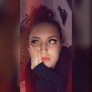 Meet your Posher, Alexia